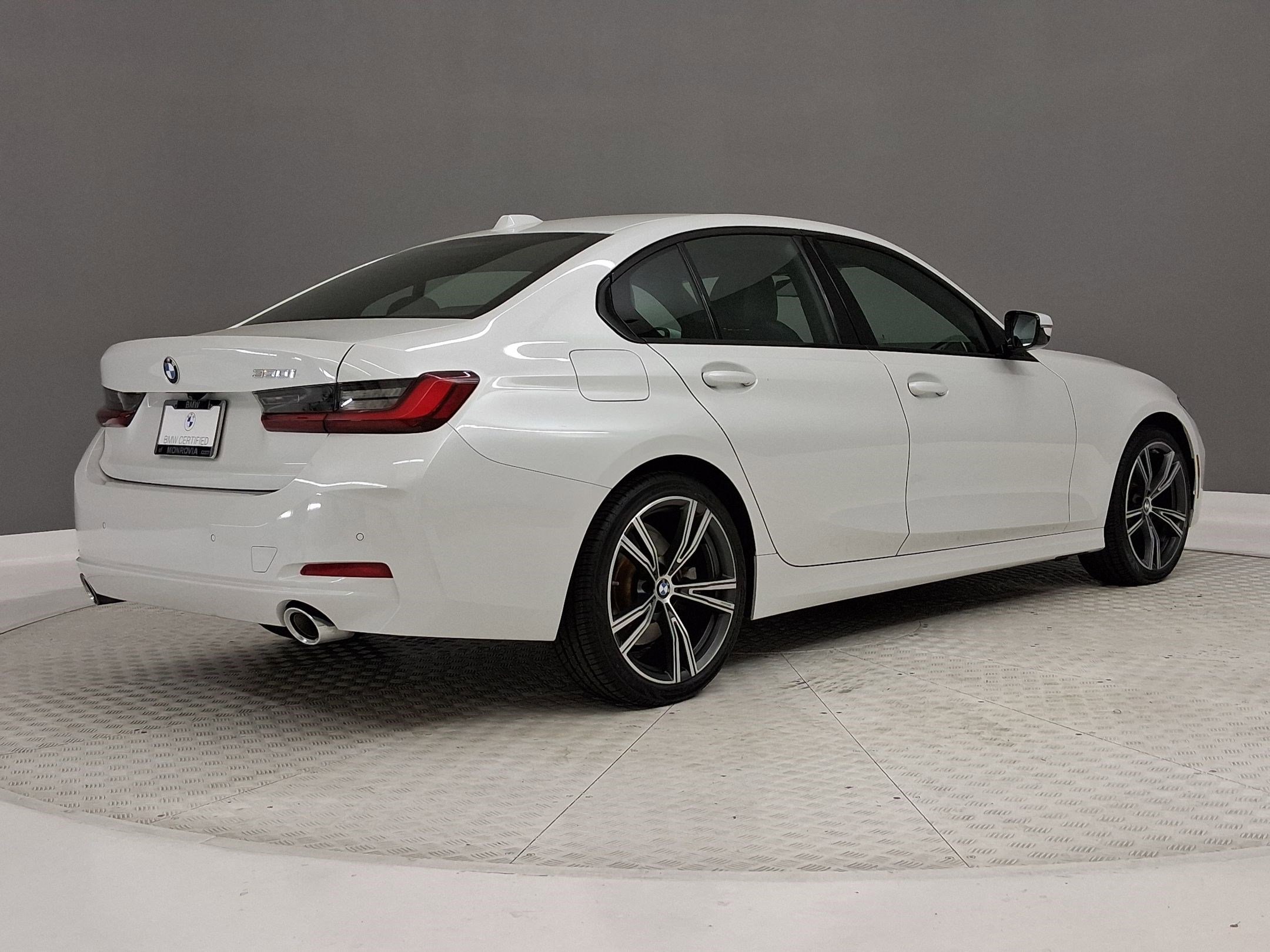 Used 2023 BMW 330i Sedan w/ Premium Package image 7