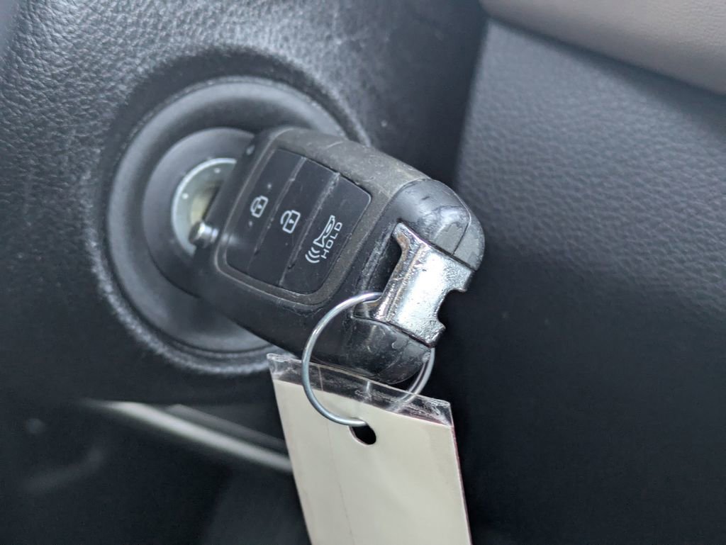 Used 2023 Hyundai Santa Fe SE image 30