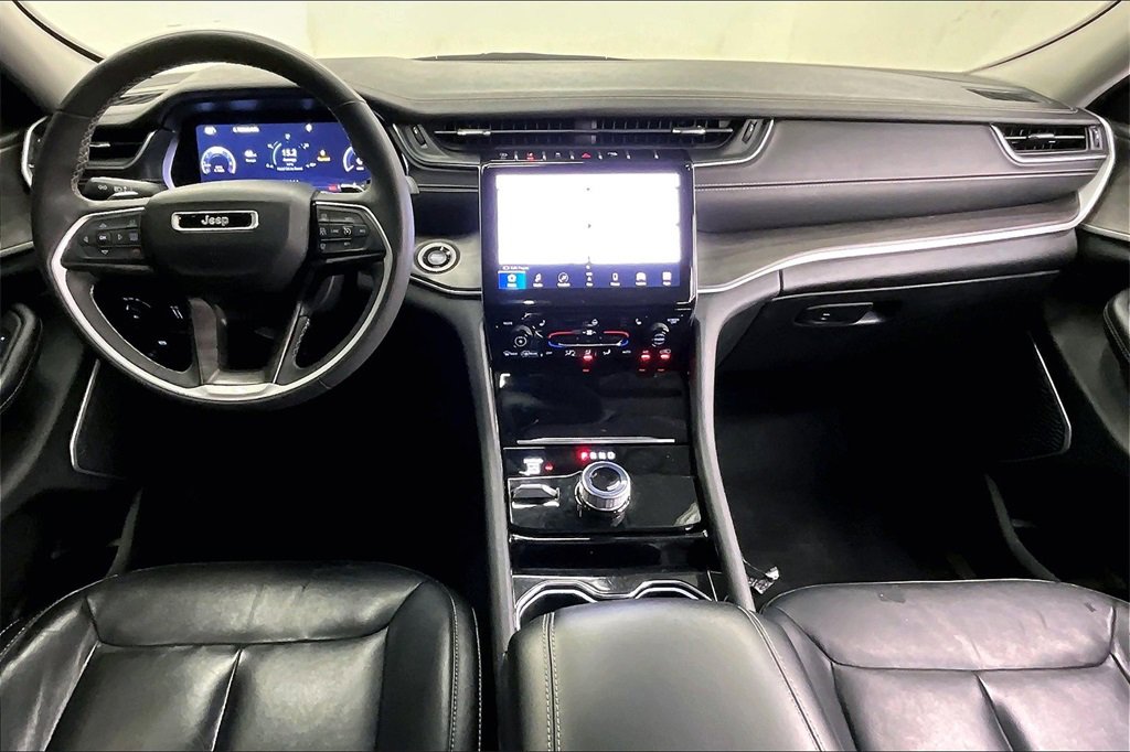 Used 2023 Jeep Grand Cherokee Limited w/ Black Appearance Package image 14