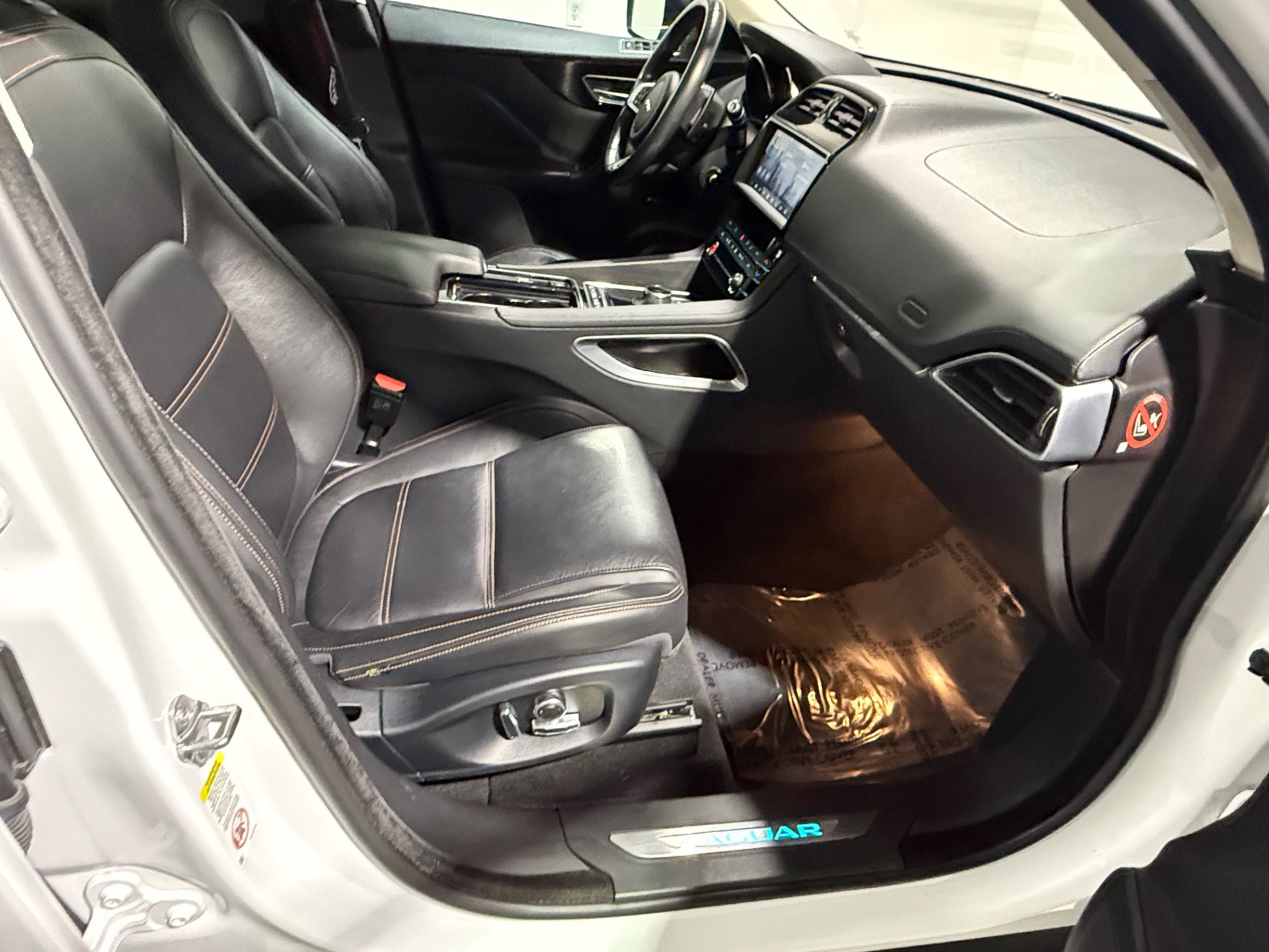 Used 2019 Jaguar F-PACE Prestige image 37