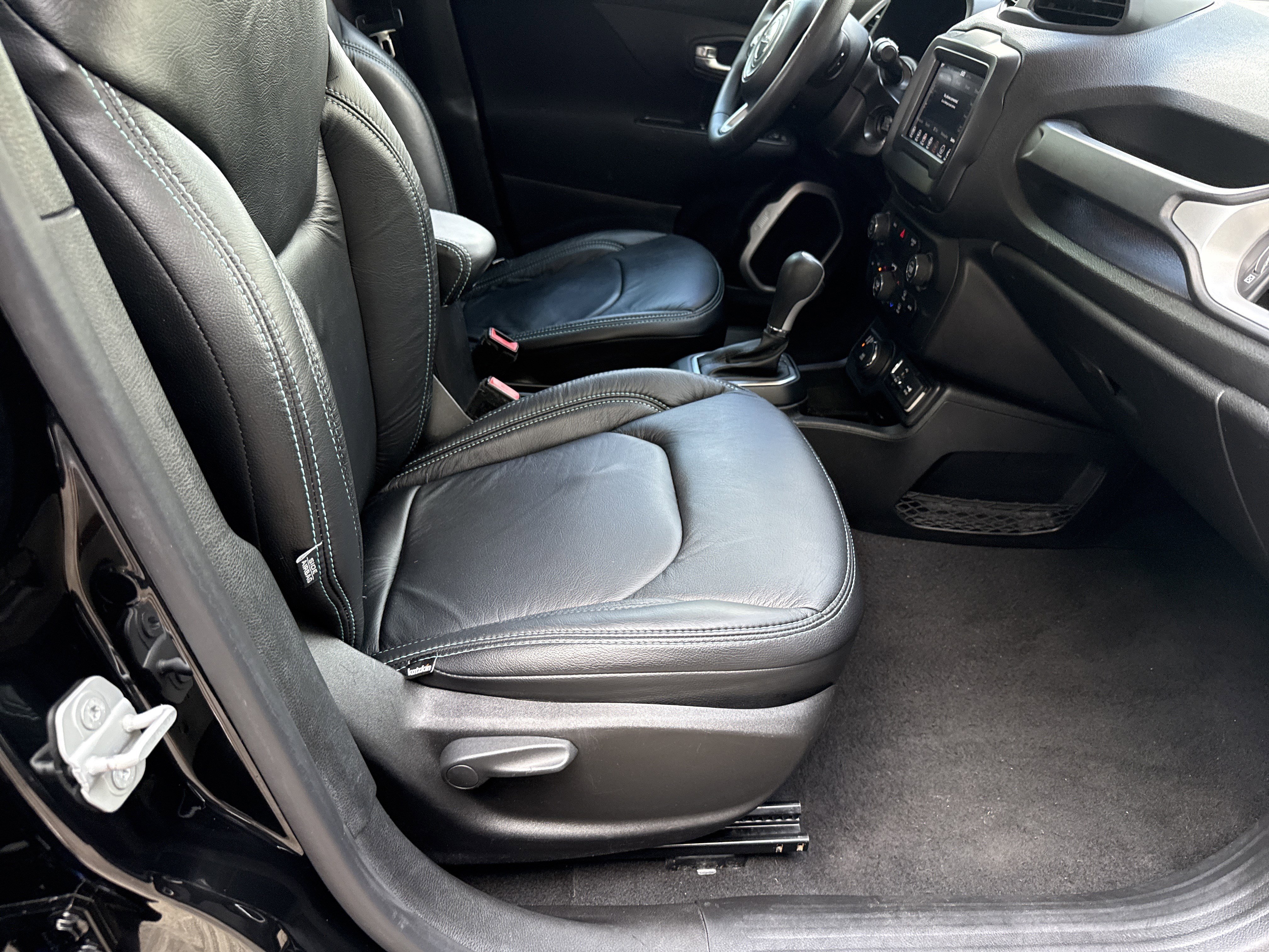 Used 2019 Jeep Renegade Sport w/ UConnect 7.0 Group AWD/4WD image 13