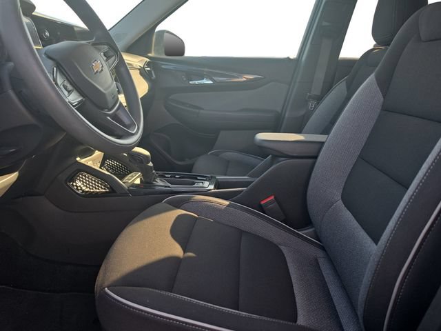 Used 2025 Chevrolet TrailBlazer LS w/ LS Convenience Package FWD image 11