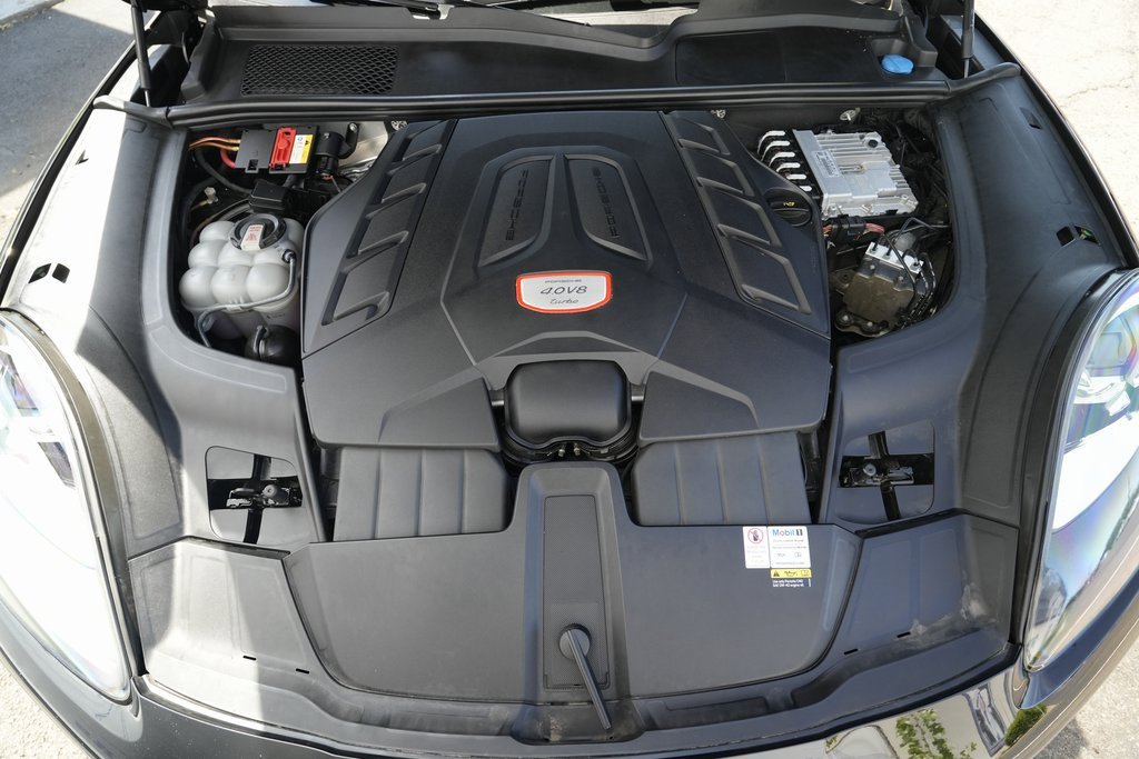 Used 2022 Porsche Cayenne Turbo image 15