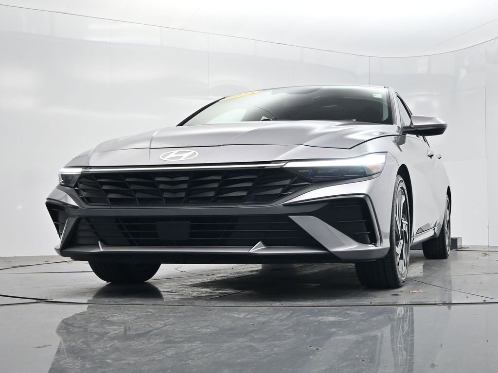 Used 2025 Hyundai Elantra SEL image 40