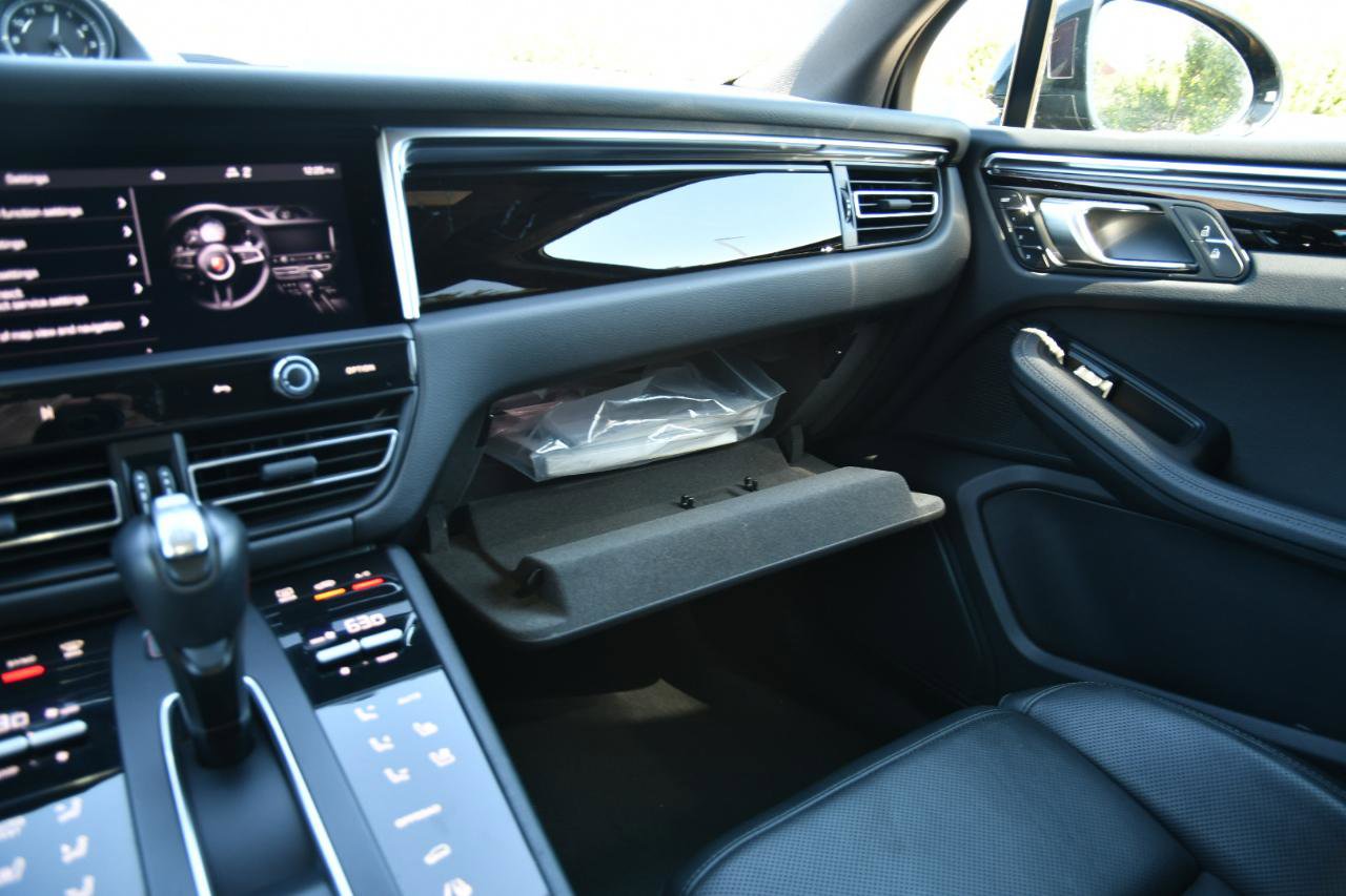 Used 2024 Porsche Macan AWD/4WD image 21