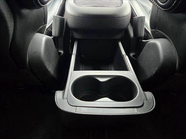 Used 2025 Chrysler Pacifica Limited image 18