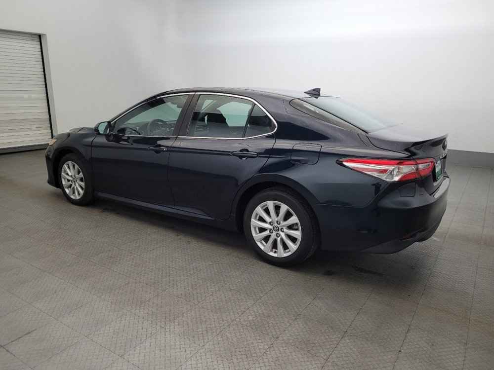 Used 2020 Toyota Camry LE image 3