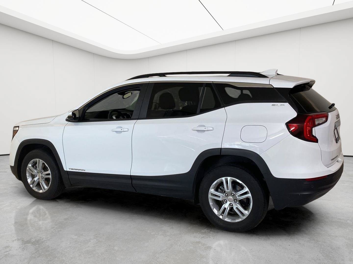 Certified 2023 GMC Terrain SLE w/ Driver Convenience Package AWD/4WD image 9