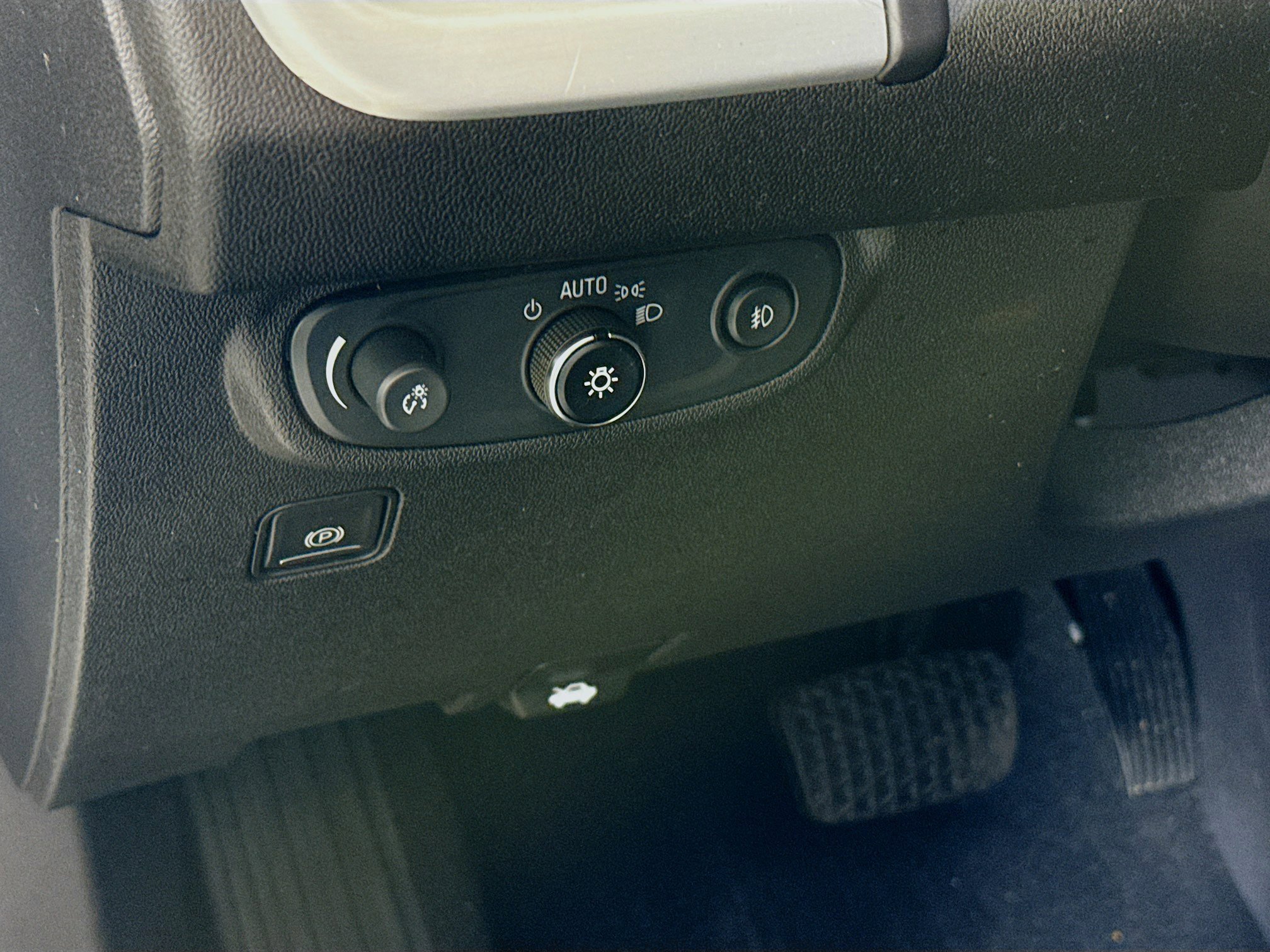 Used 2021 GMC Terrain SLT w/ Elevation Edition image 10