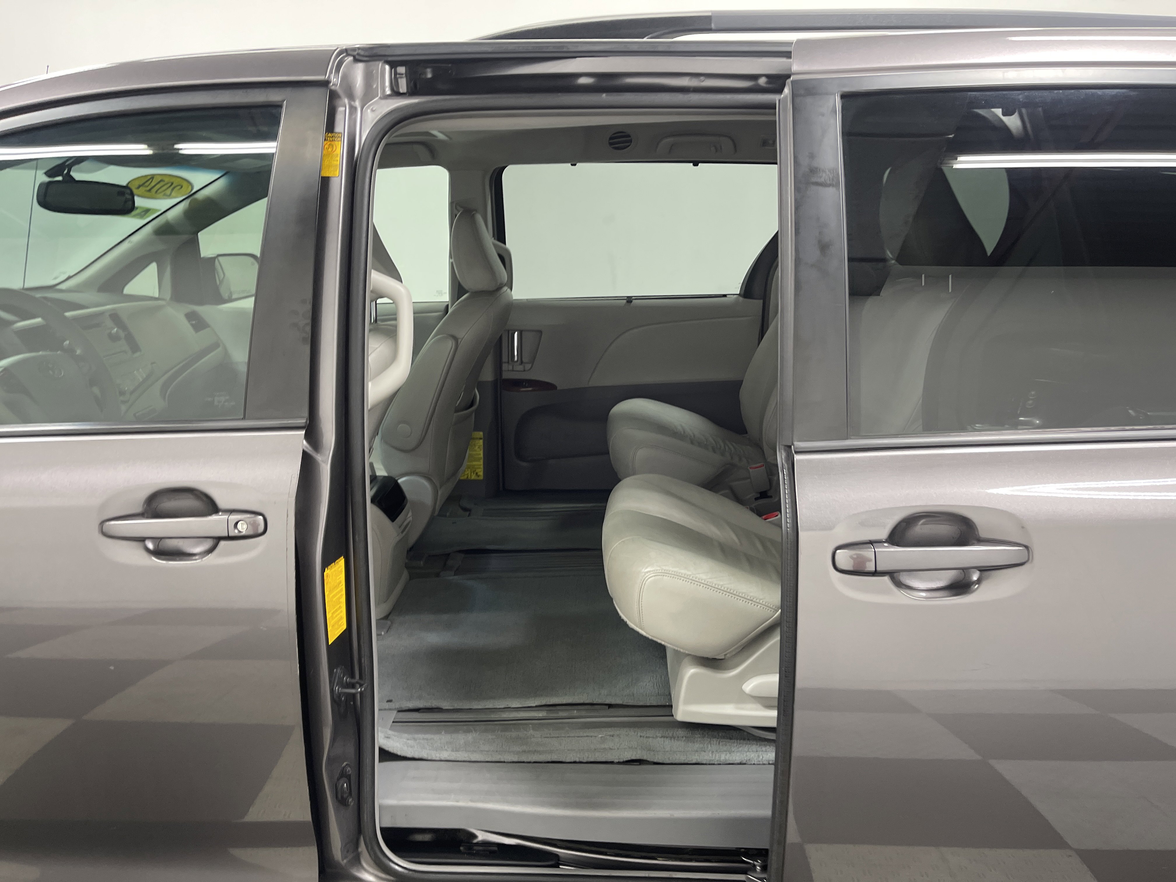 Used 2014 Toyota Sienna XLE image 13