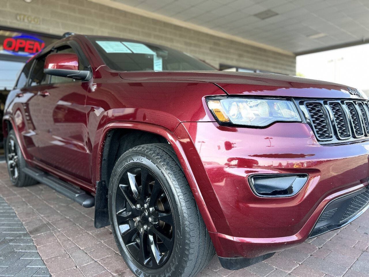 Used 2019 Jeep Grand Cherokee Altitude AWD/4WD image 23