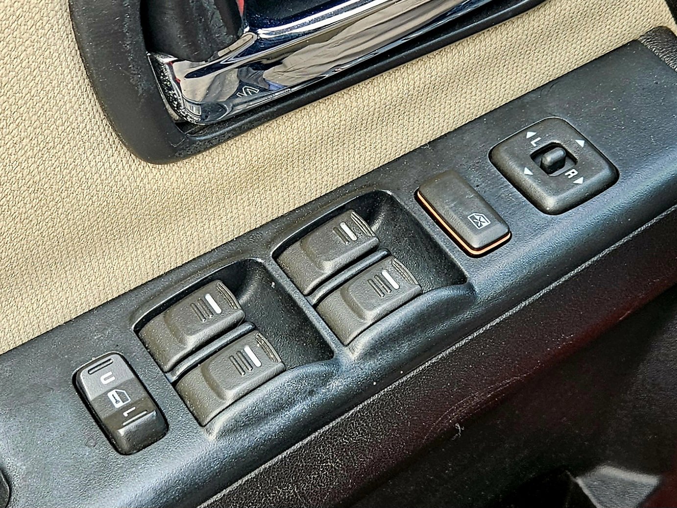 Used 2011 Chevrolet Colorado LT image 32