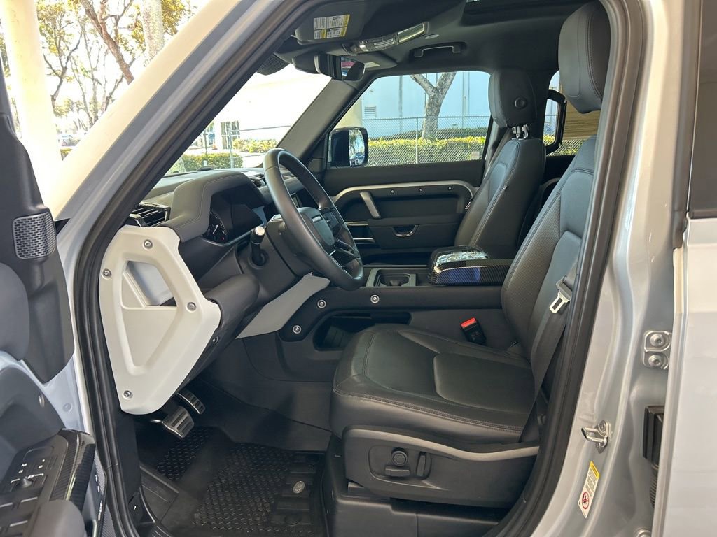Used 2023 Land Rover Defender 110 X-Dynamic SE image 5
