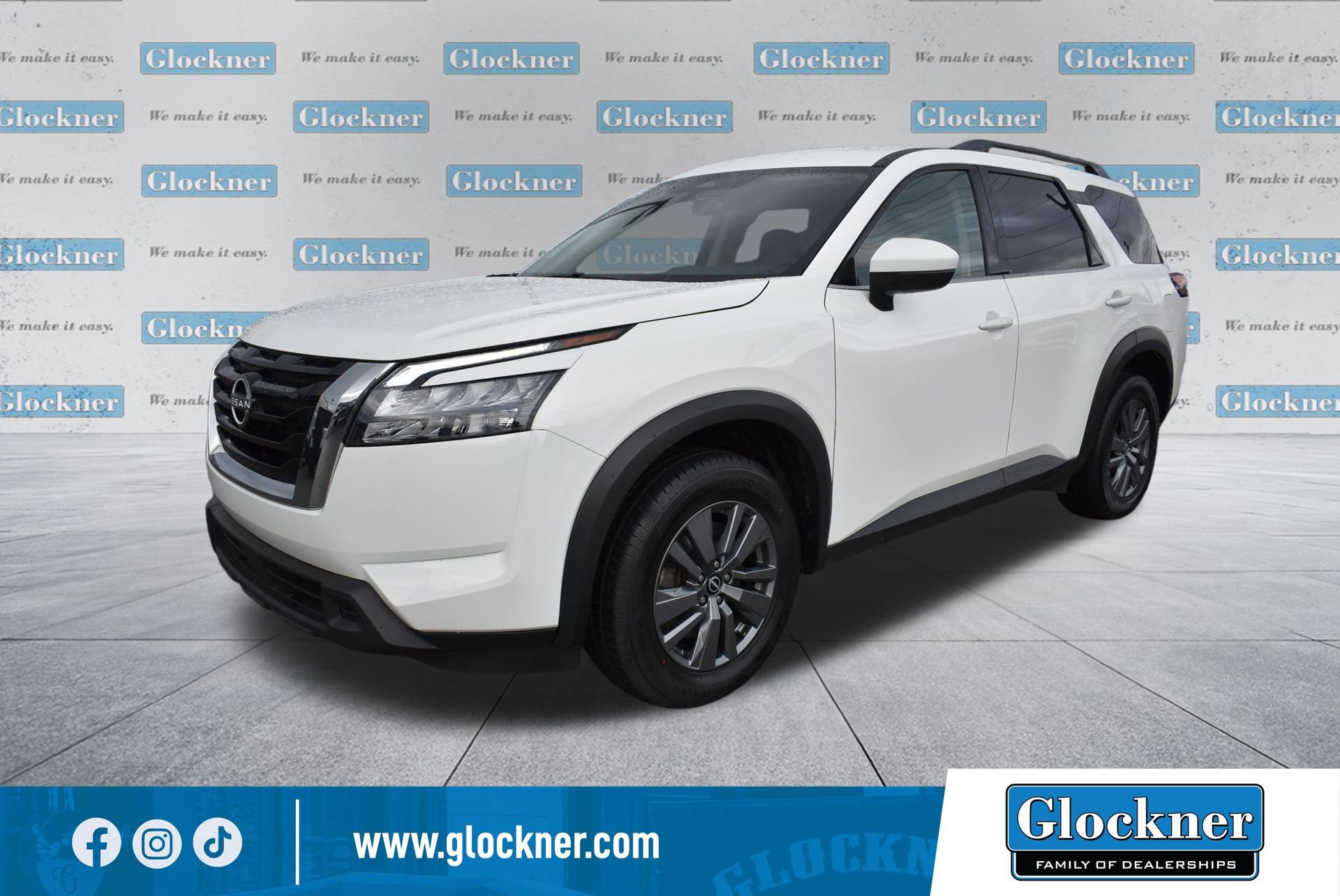Used 2025 Nissan Pathfinder SV image 1