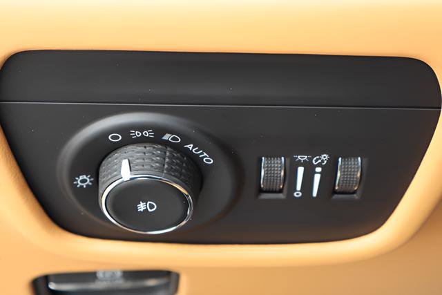 New 2026 Jeep Grand Cherokee Summit image 21