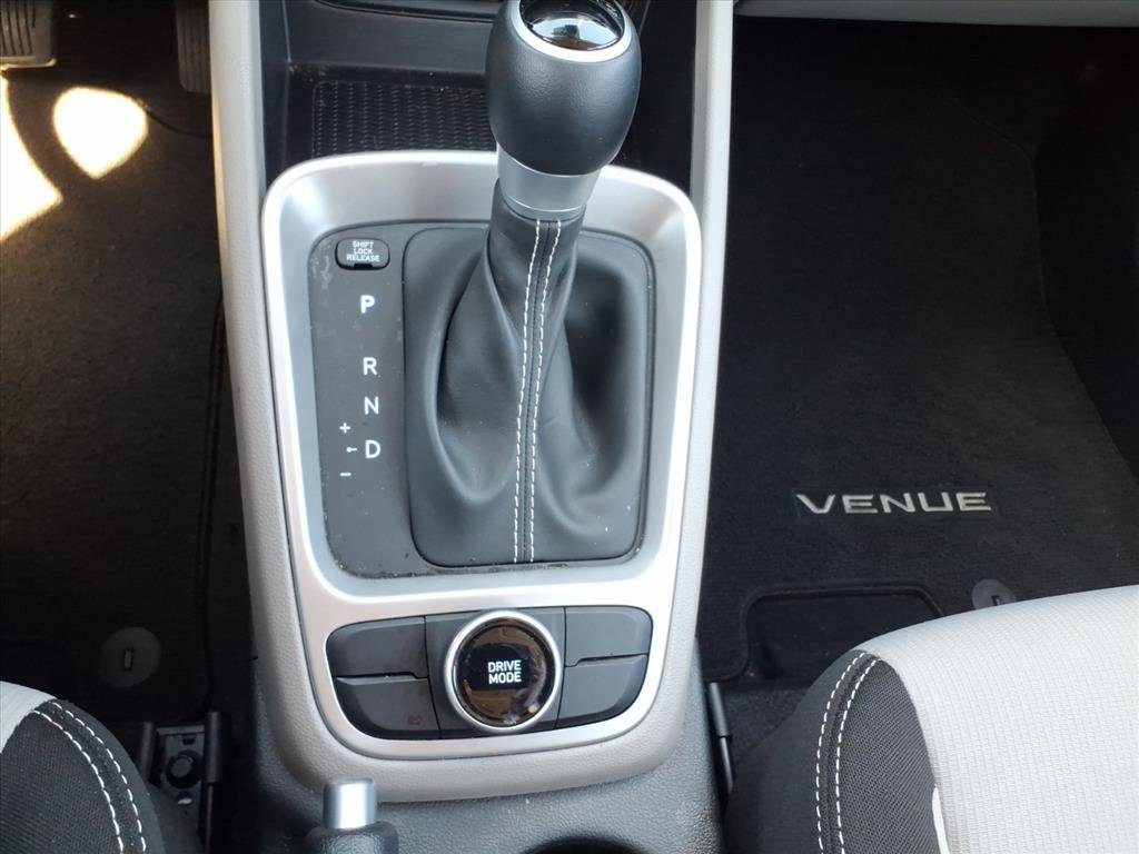 Certified 2025 Hyundai Venue SEL image 23