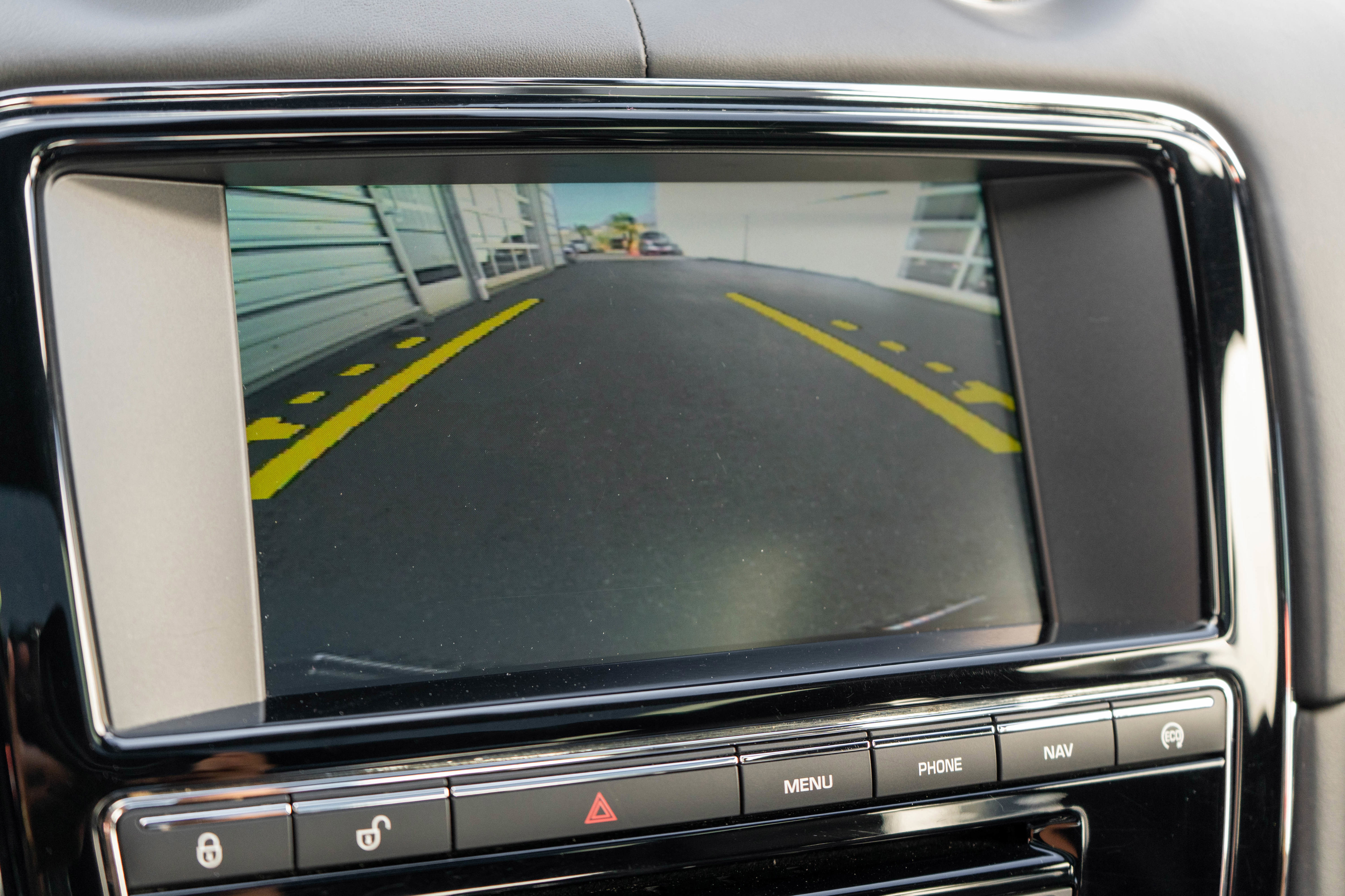 Used 2015 Jaguar XJ image 18