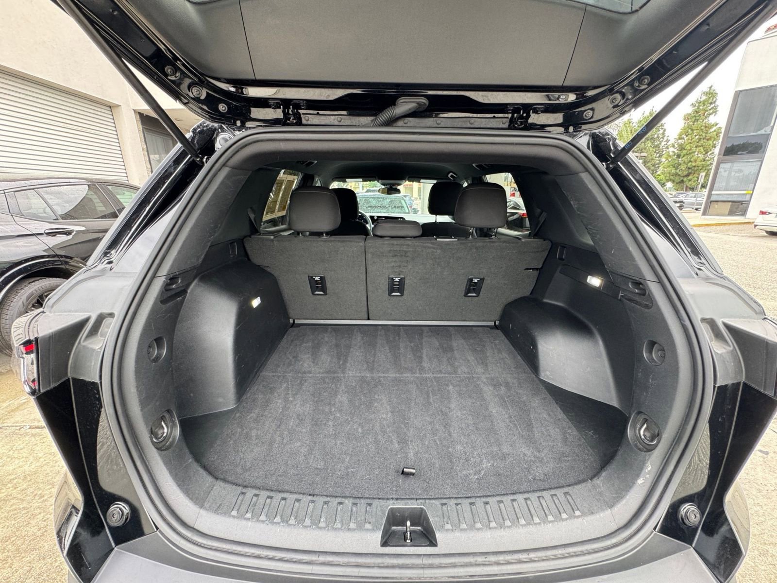 Used 2025 Chevrolet Equinox LT image 30