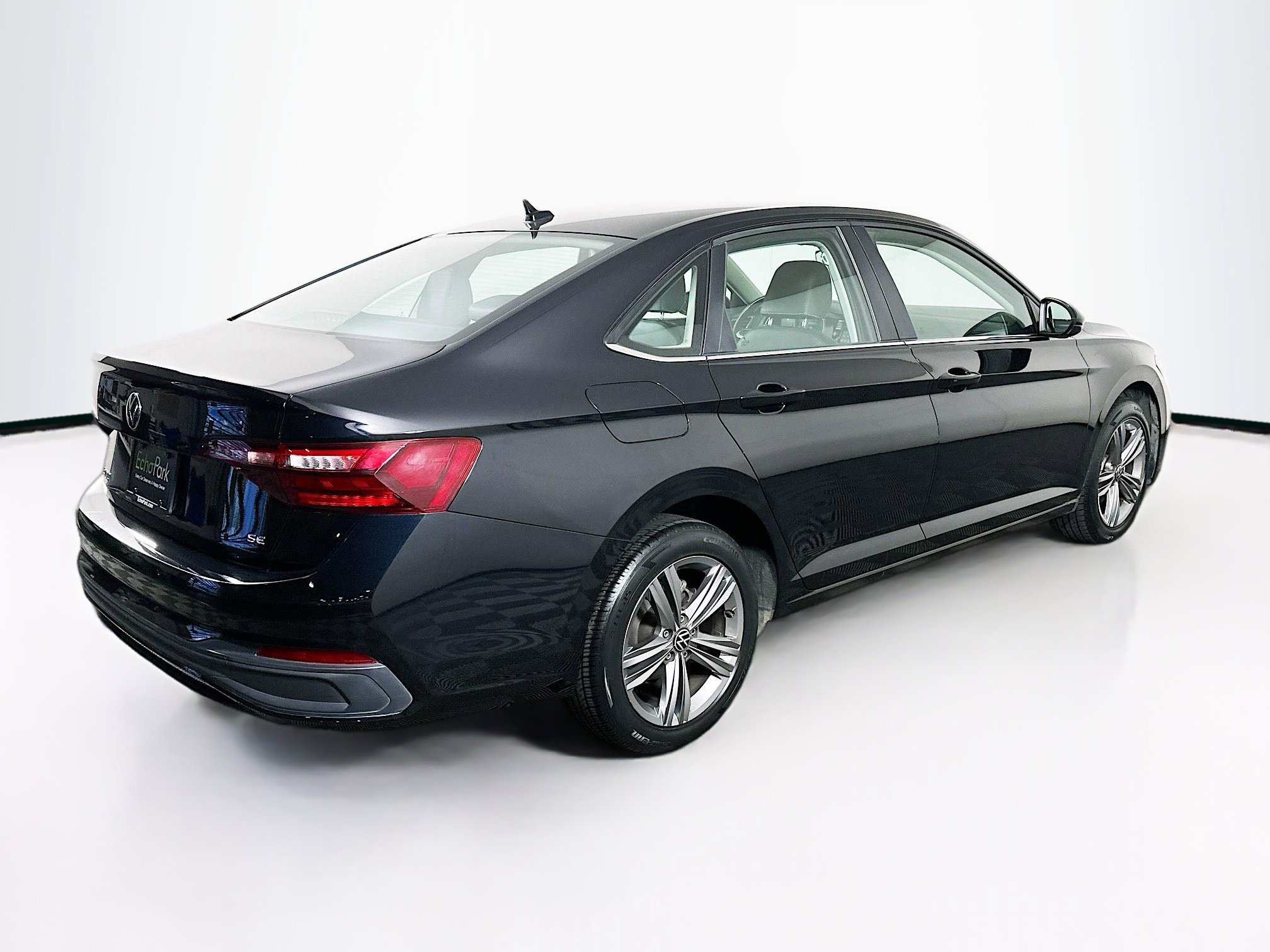Used 2024 Volkswagen Jetta SE FWD image 9