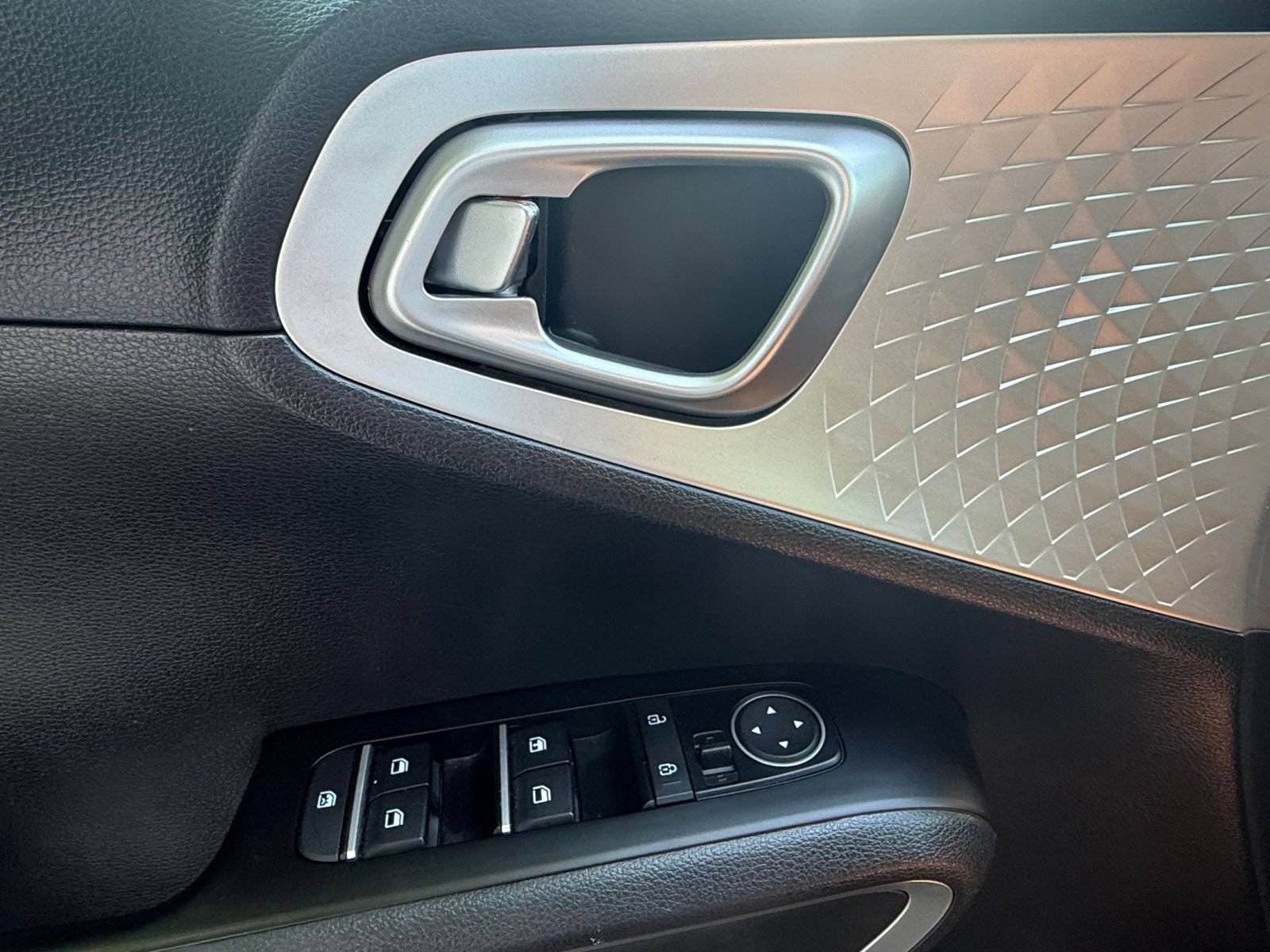 Used 2025 Kia Soul LX w/ LX Technology Package FWD image 18