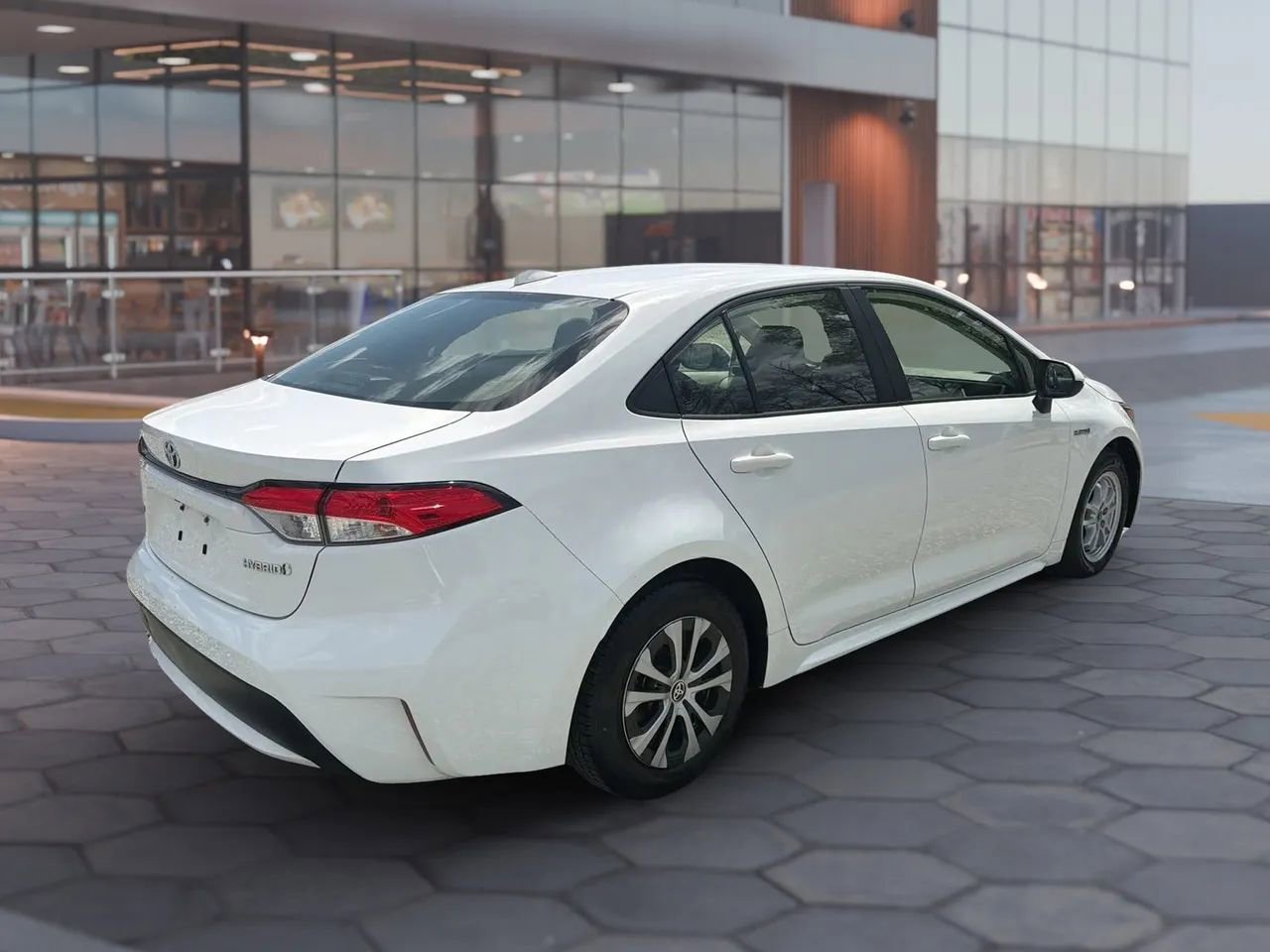 Used 2020 Toyota Corolla LE image 16