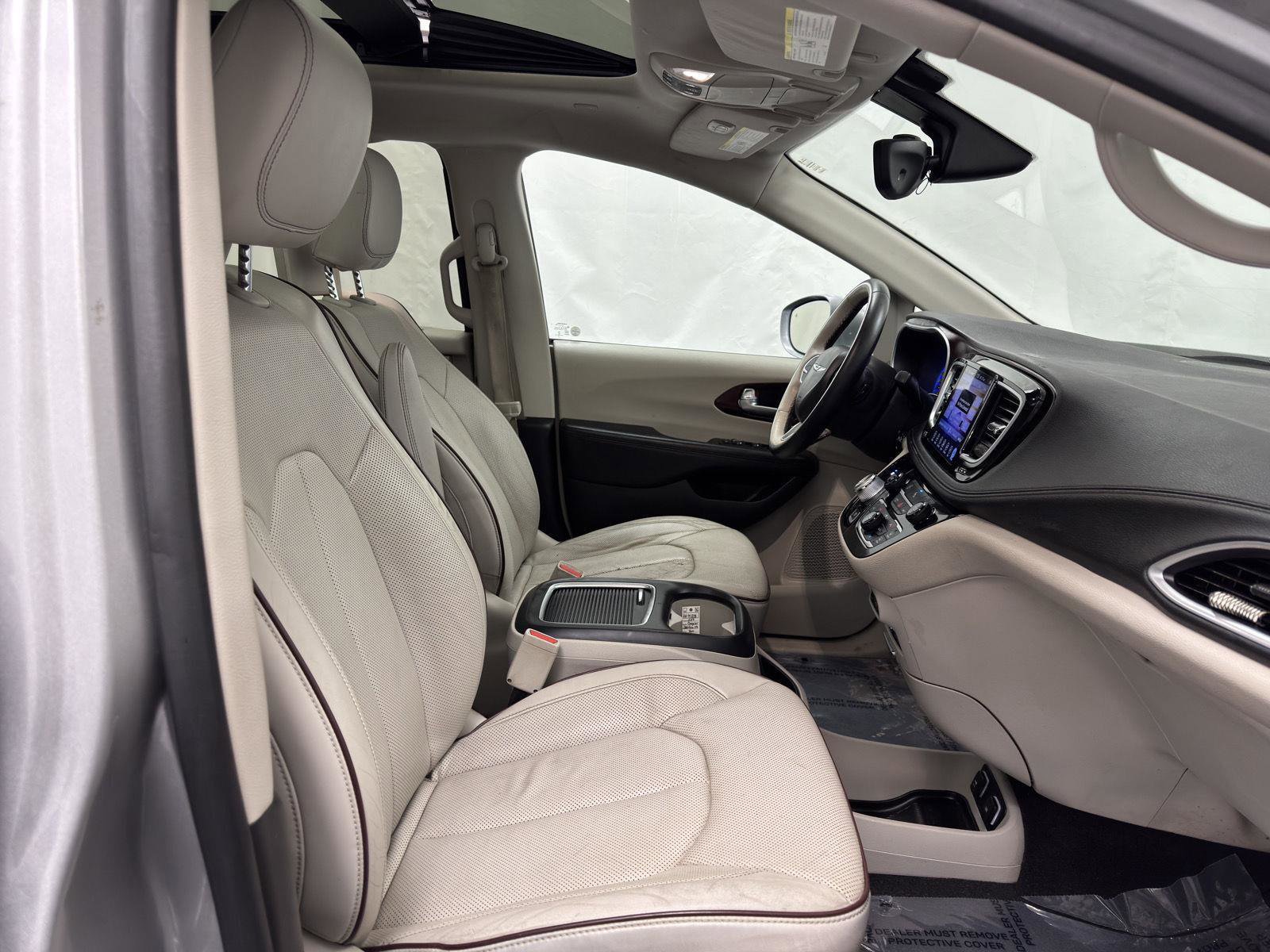 Used 2017 Chrysler Pacifica Limited image 36