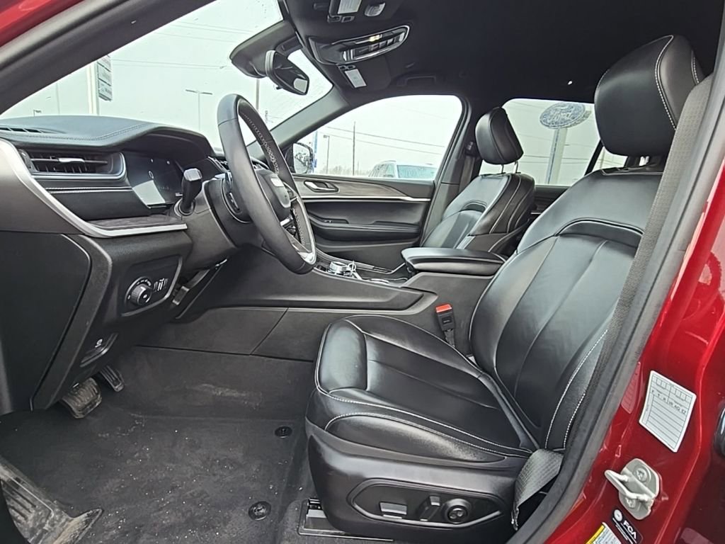 Used 2024 Jeep Grand Cherokee Limited AWD/4WD image 10