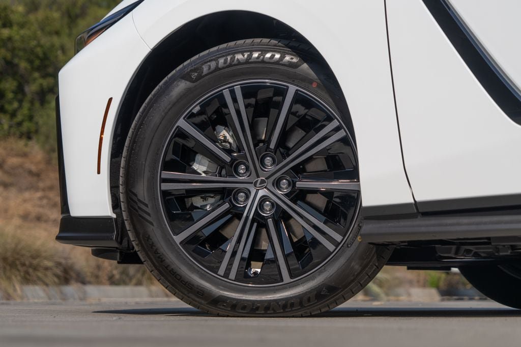 New 2026 Lexus ES 500e AWD/4WD image 7
