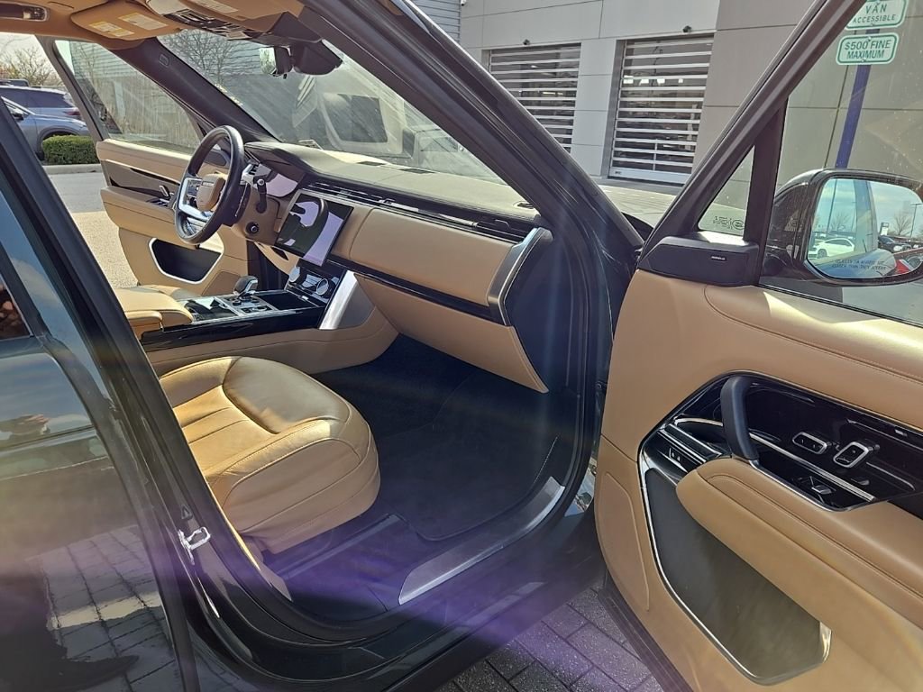 Used 2023 Land Rover Range Rover SE image 20