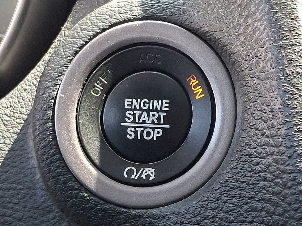 Used 2018 Dodge Journey Crossroad w/ Nav & Sun Group image 25