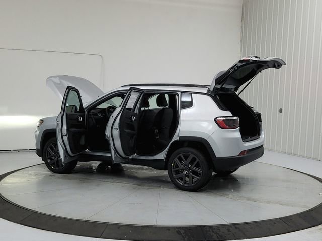 New 2026 Jeep Compass Latitude image 13