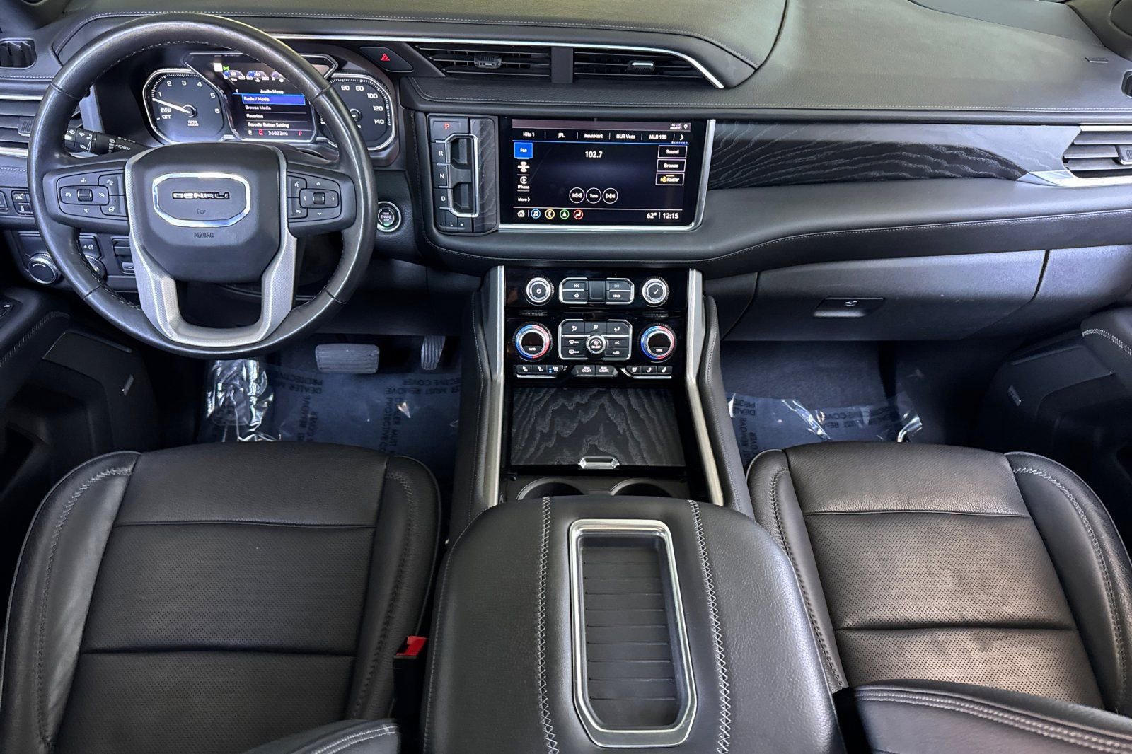 Used 2021 GMC Yukon XL Denali w/ Denali Premium Package image 13