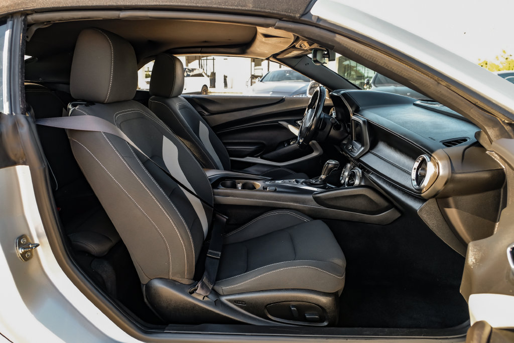 Used 2019 Chevrolet Camaro LT RWD image 27