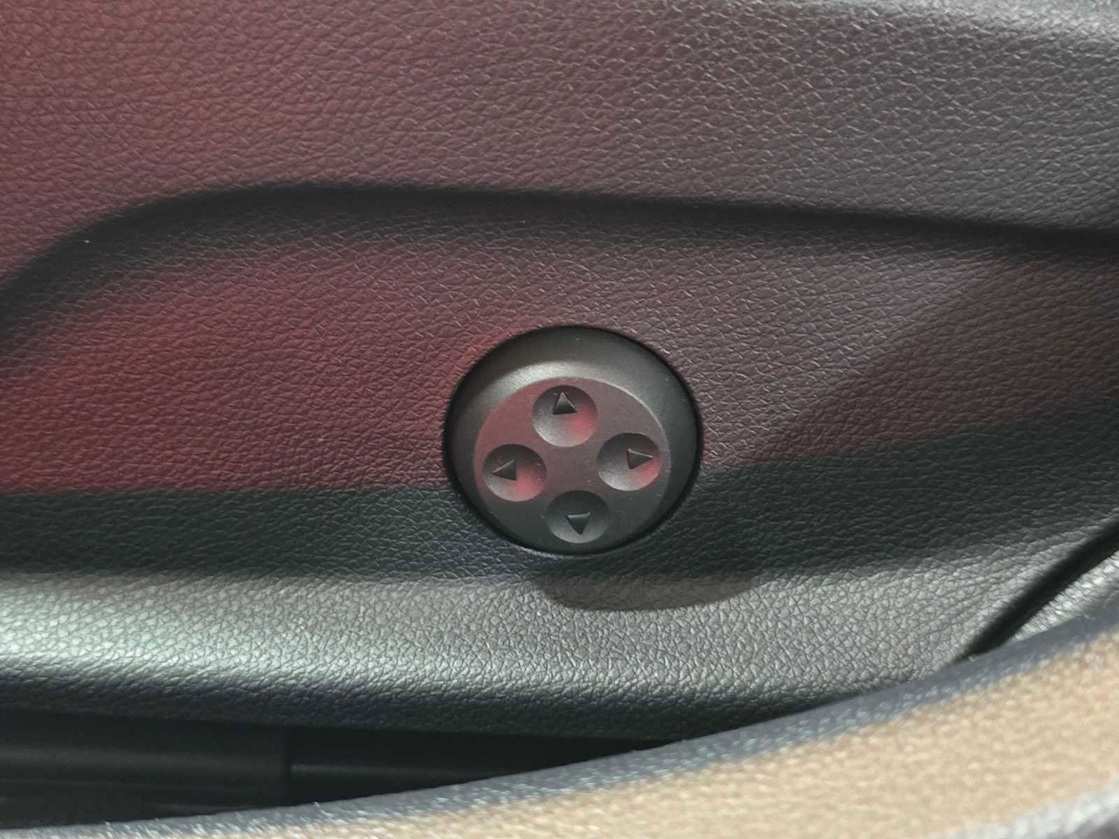 Used 2017 Mercedes-Benz C 300 Sedan image 23