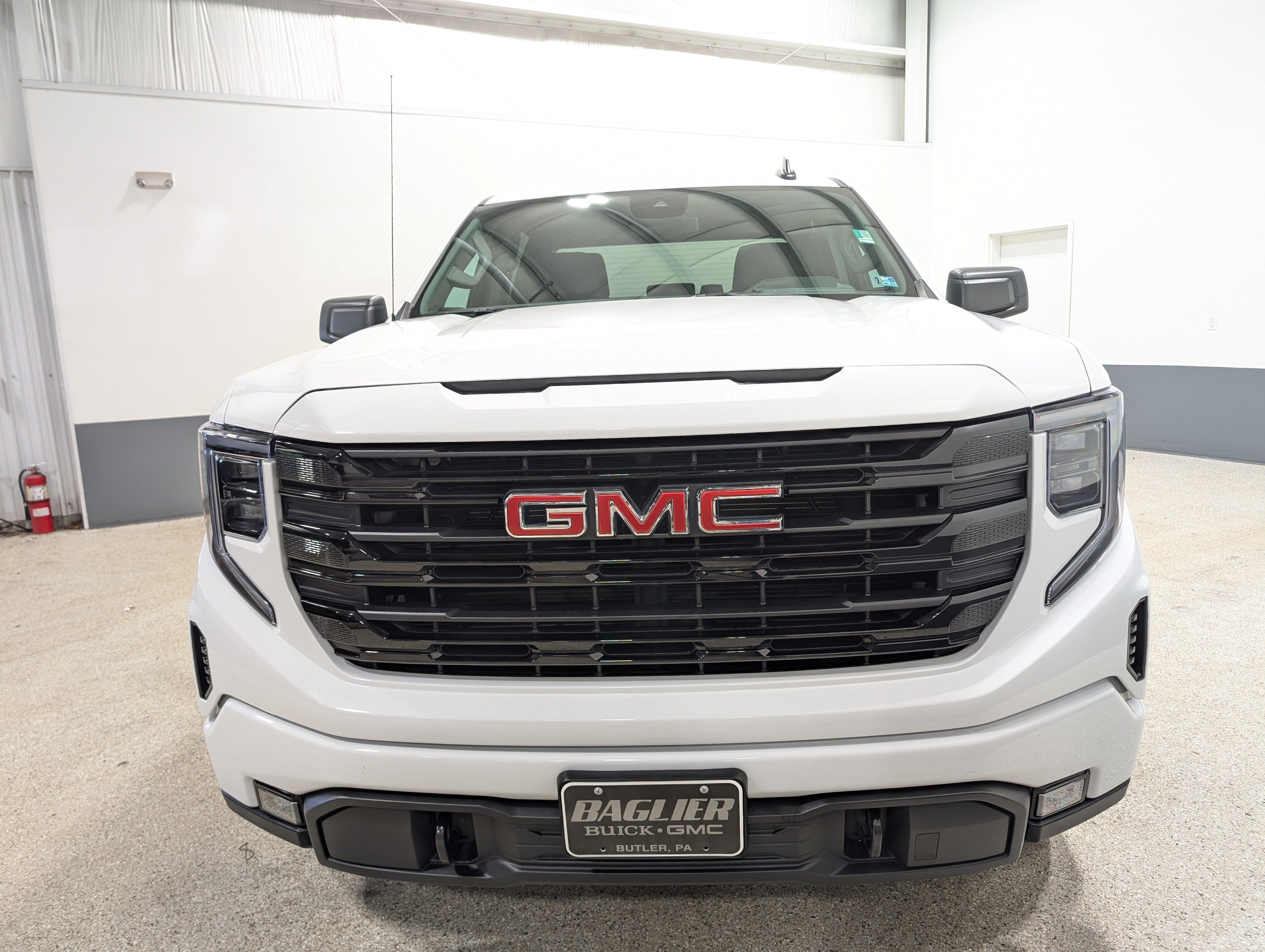 Used 2025 GMC Sierra 1500 Elevation AWD/4WD image 8