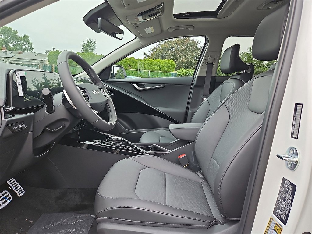 New 2025 Kia Niro SX Touring image 8