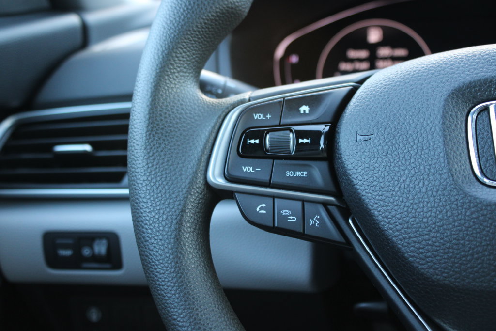 Used 2018 Honda Accord LX image 19