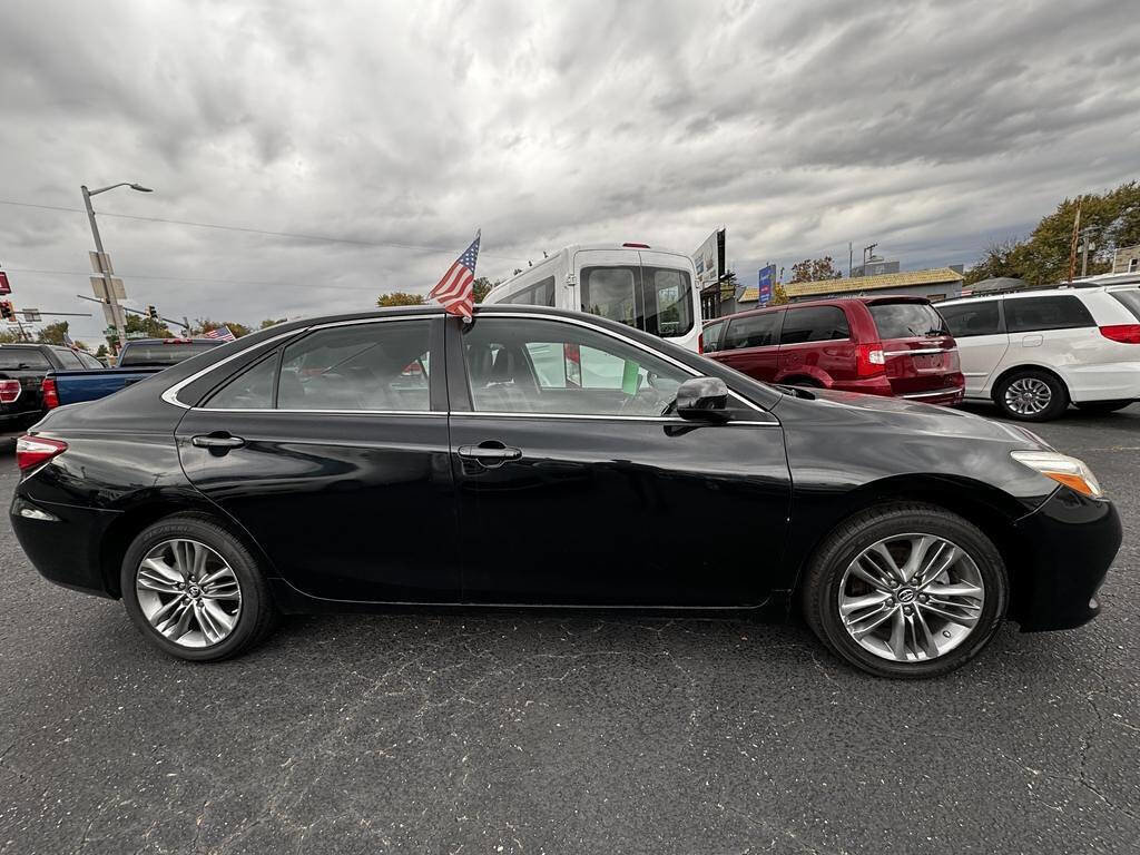 Used 2015 Toyota Camry SE FWD image 7