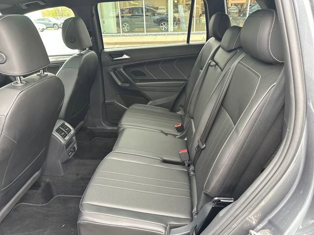 Certified 2023 Volkswagen Tiguan SE R-Line AWD/4WD image 31