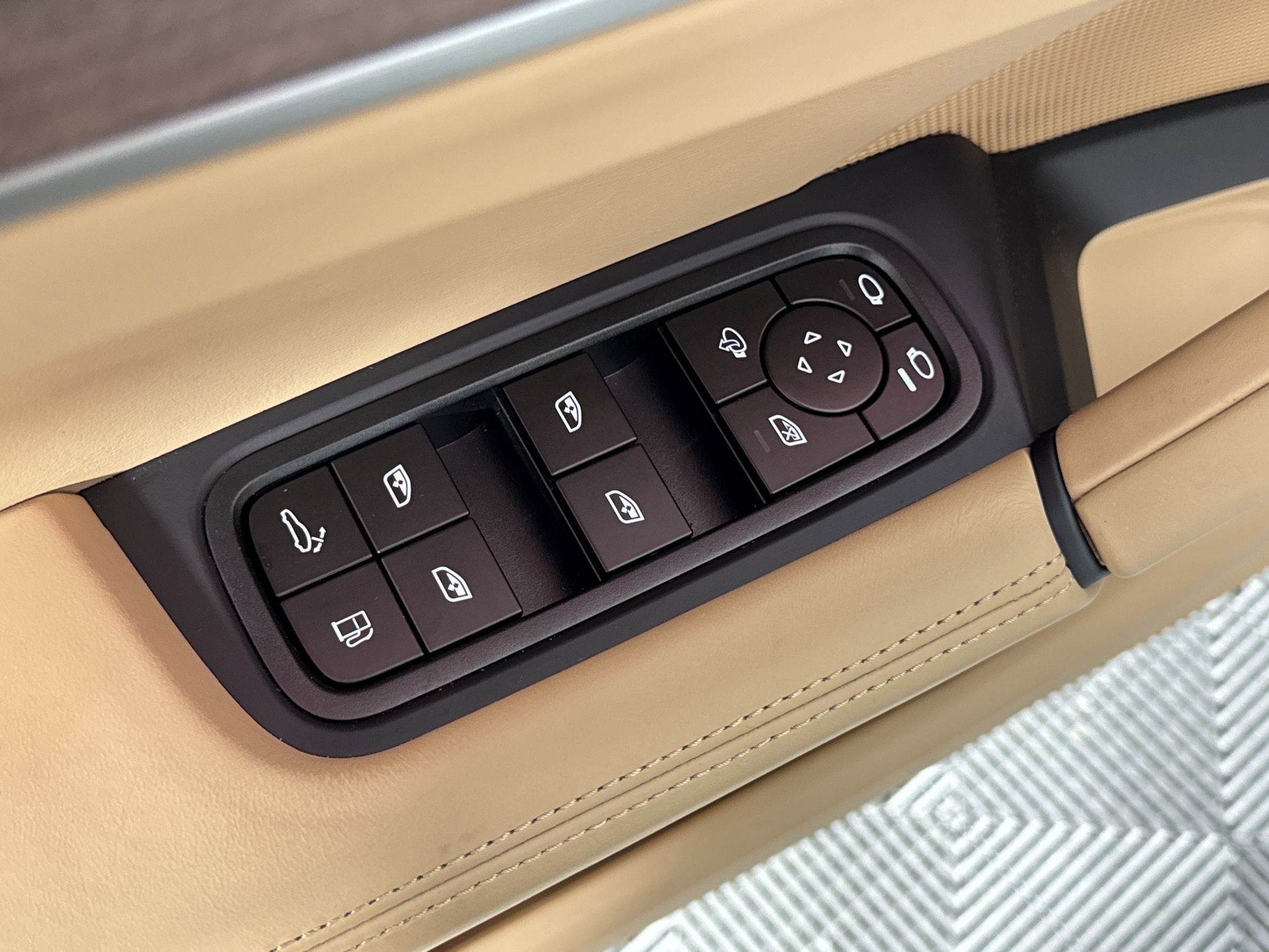 Certified 2025 Porsche Cayenne E-Hybrid image 13