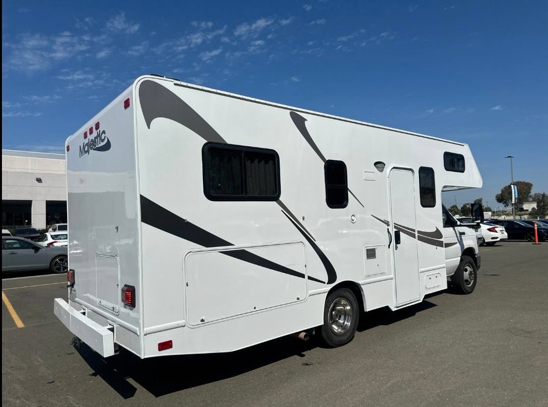 Used 2018 Ford E-350 and Econoline 350 Super Duty w/ Motorhome Prep Package RWD image 3