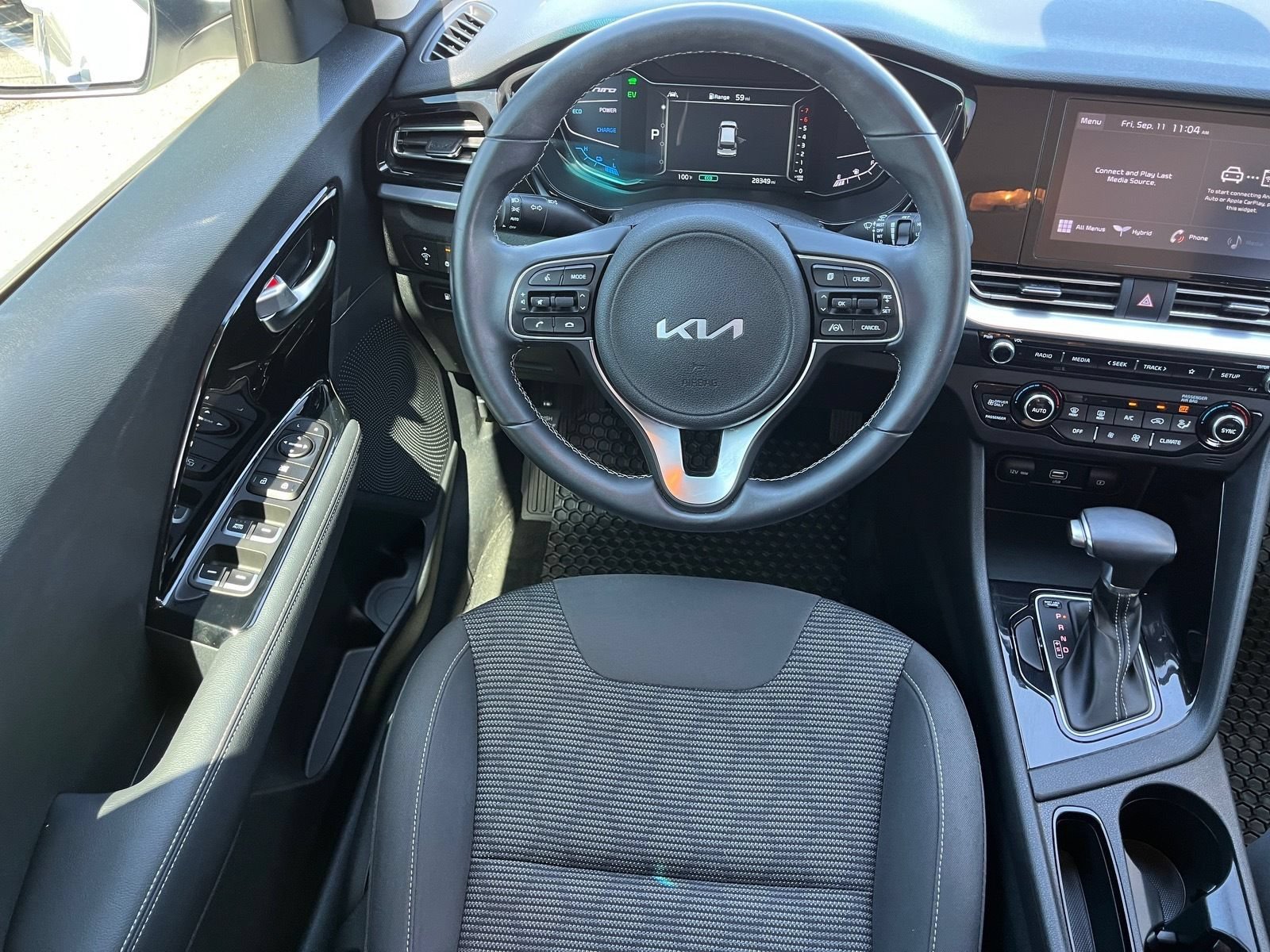 Used 2022 Kia Niro LXS w/ Digital Cluster Package FWD image 13