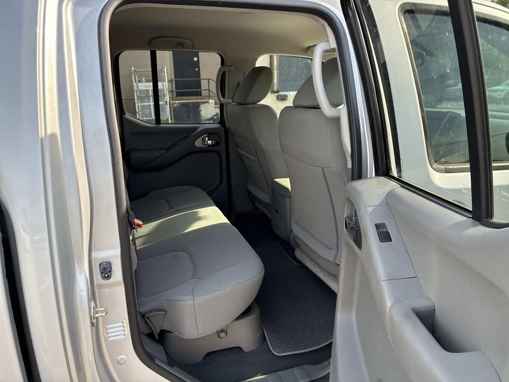 Used 2020 Nissan Frontier SV RWD image 11