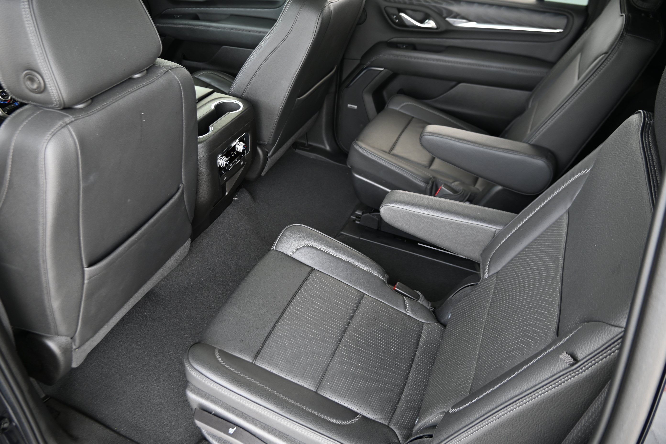 Used 2023 GMC Yukon XL Denali AWD/4WD image 12
