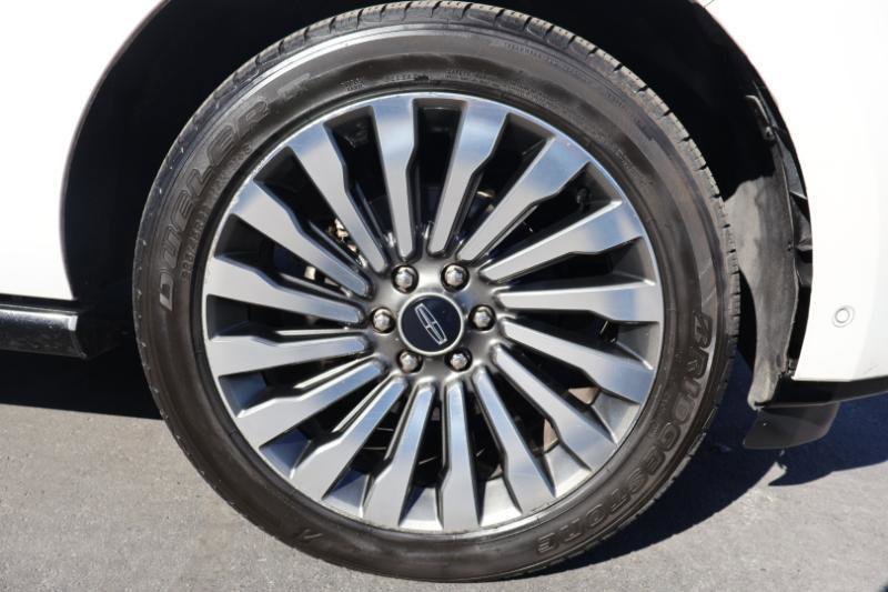 Used 2019 Lincoln Navigator Reserve image 11