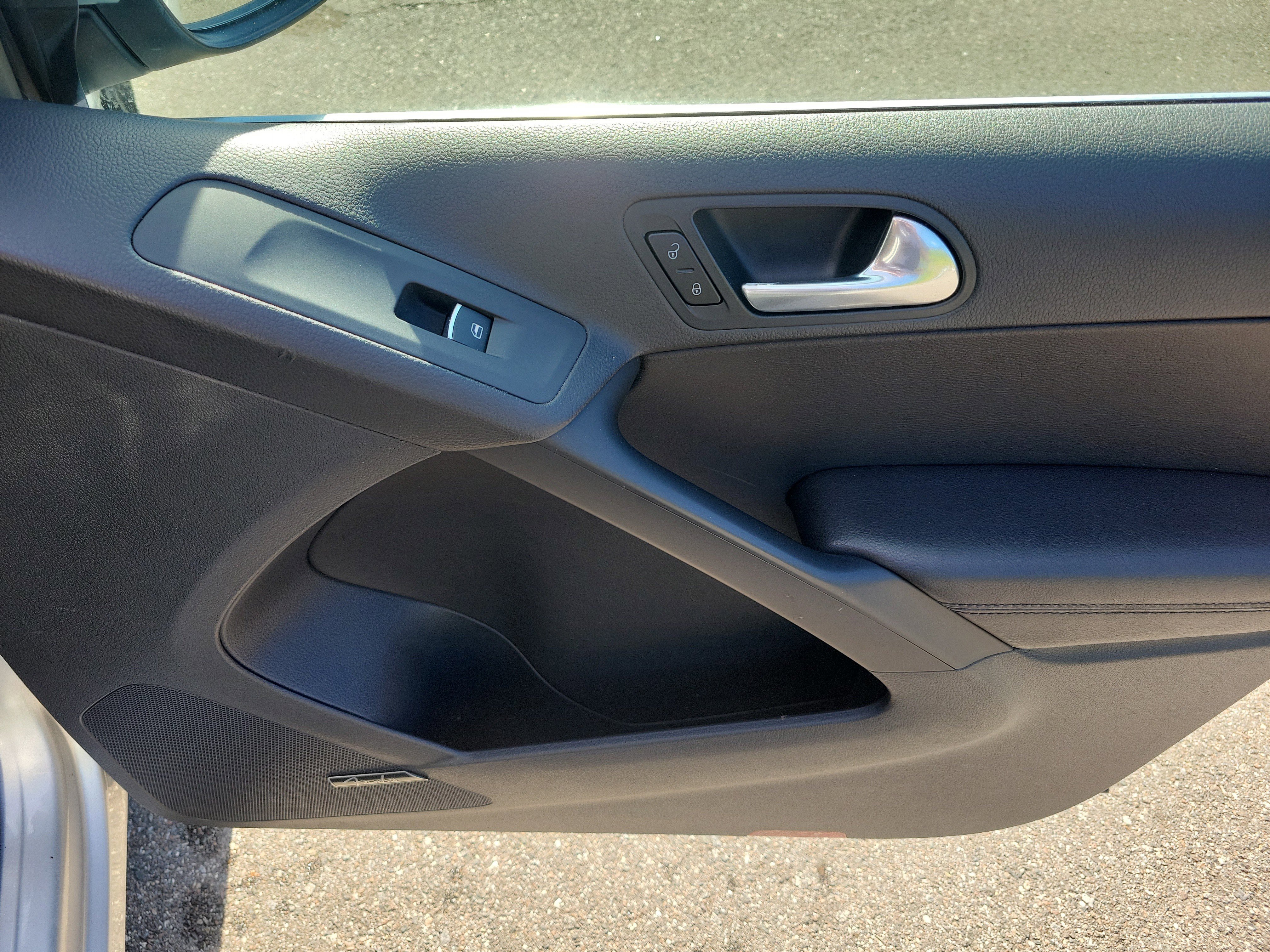 Used 2017 Volkswagen Tiguan SEL image 10