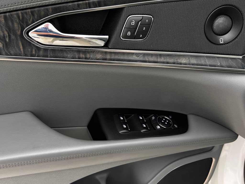 Used 2020 Lincoln Nautilus Reserve AWD/4WD image 23