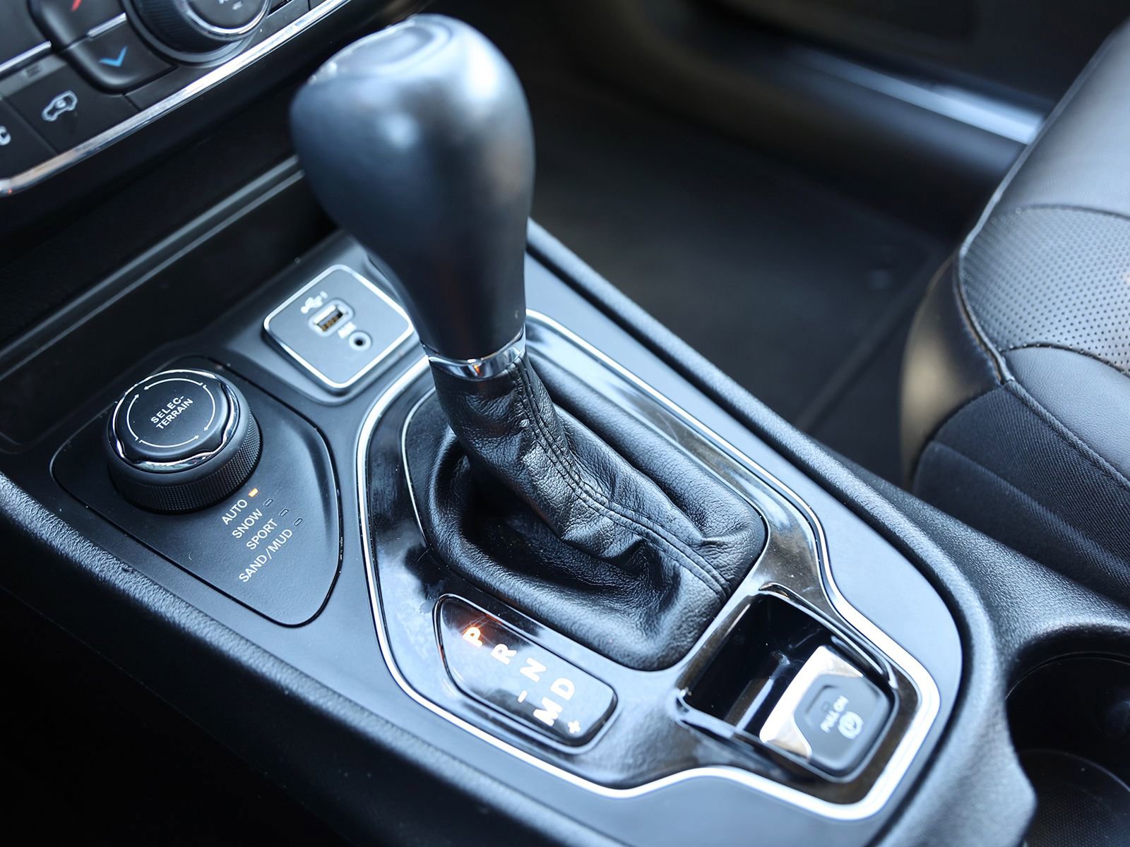 Used 2019 Jeep Cherokee Limited image 33