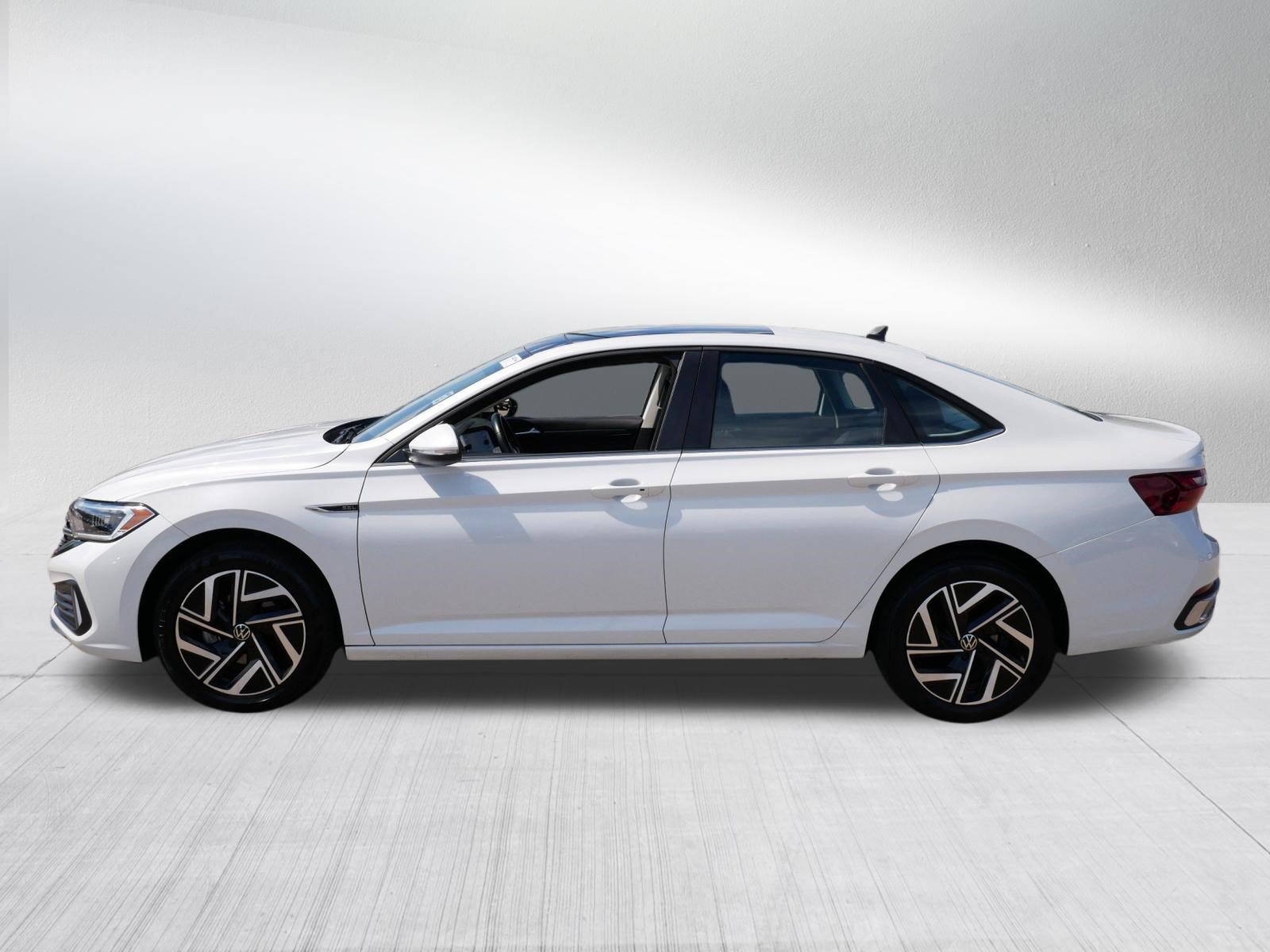 Used 2023 Volkswagen Jetta SEL FWD image 4