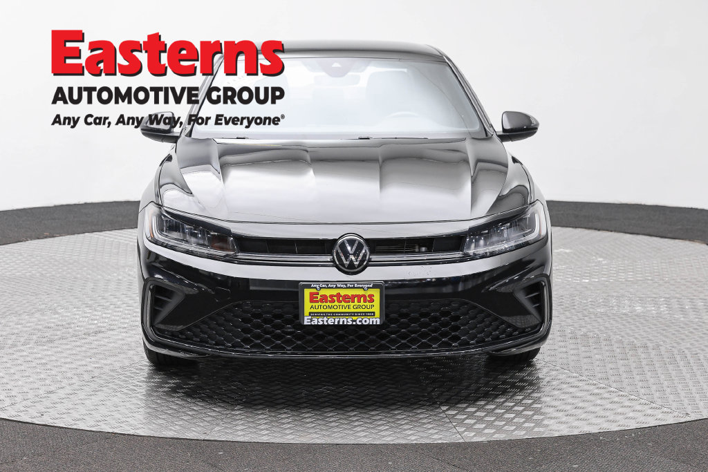 Used 2025 Volkswagen Jetta Sport FWD image 3